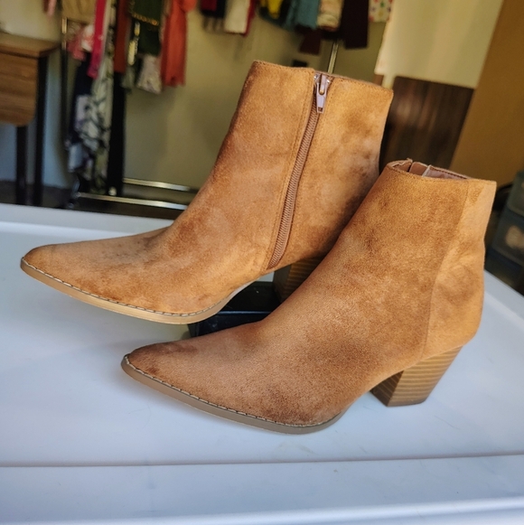 Lulu's x Matisse spirit Fawn Suede Pointed Toe Ankle Booties Women's 8M. - Picture 3 of 17